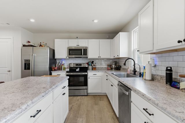 2360 Brokeshire Dr, White House, TN 37188
