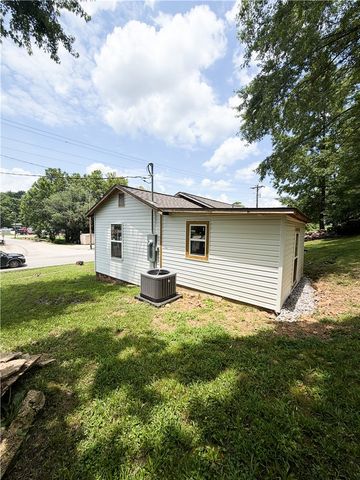 300 N Parrott Drive, Huntsville, AR 72740