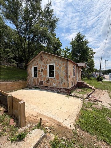 300 N Parrott Drive, Huntsville, AR 72740