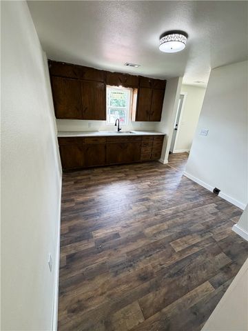 300 N Parrott Drive, Huntsville, AR 72740