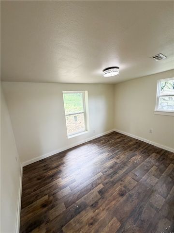 300 N Parrott Drive, Huntsville, AR 72740