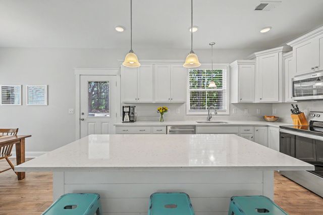 866 Blackbear Drive, Edisto Island, SC 29438