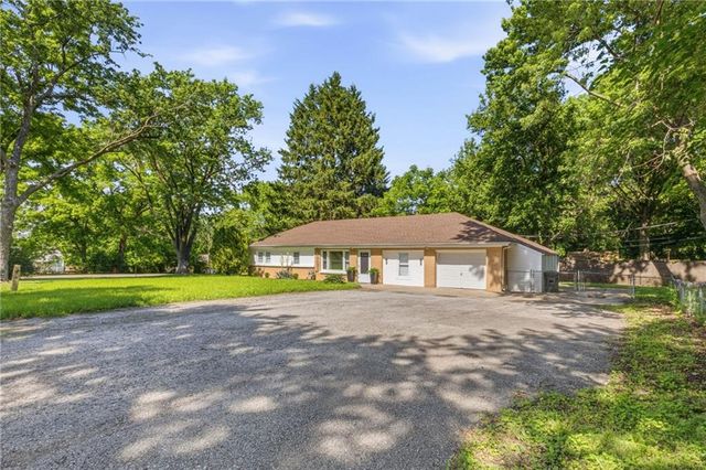 3225 N 74th Street, Kansas City, KS 66109