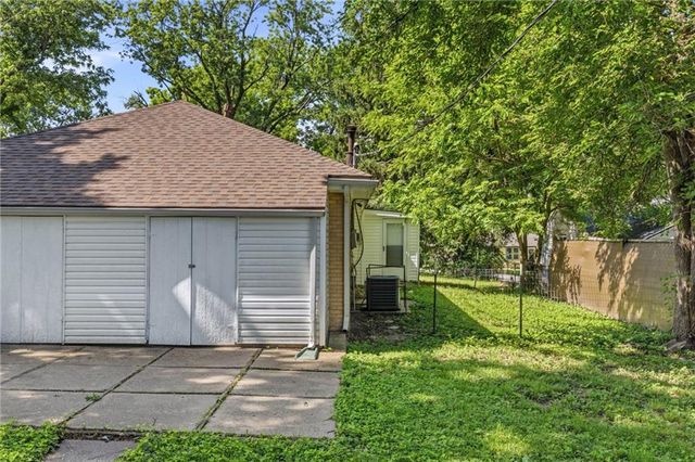 3225 N 74th Street, Kansas City, KS 66109