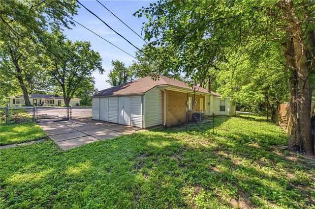 3225 N 74th Street, Kansas City, KS 66109