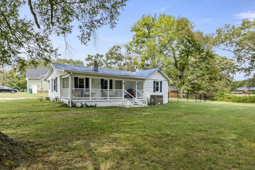 1466 Bible Crossing Rd, Winchester, TN 37398