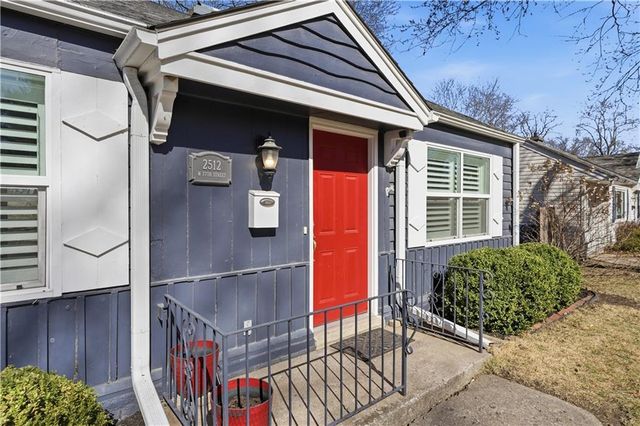 2512 W 77th Street, Prairie Village, KS 66208