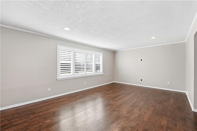 2512 W 77th Street, Prairie Village, KS 66208