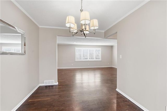 2512 W 77th Street, Prairie Village, KS 66208