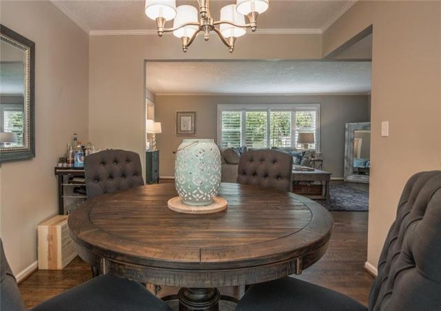 2512 W 77th Street, Prairie Village, KS 66208