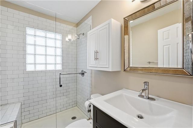 2512 W 77th Street, Prairie Village, KS 66208