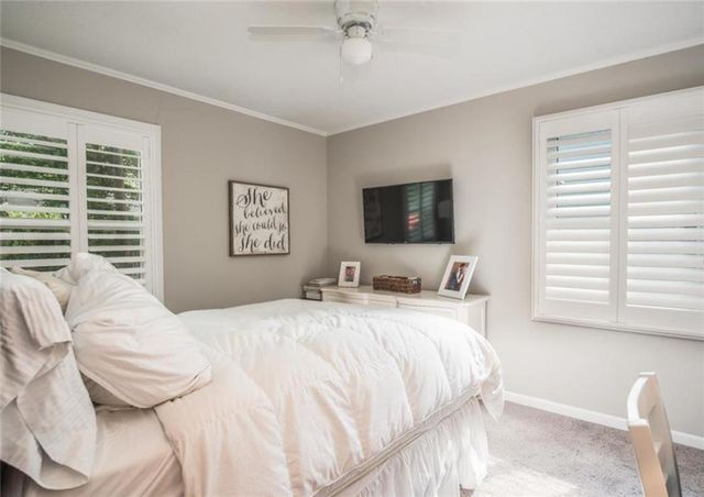 2512 W 77th Street, Prairie Village, KS 66208