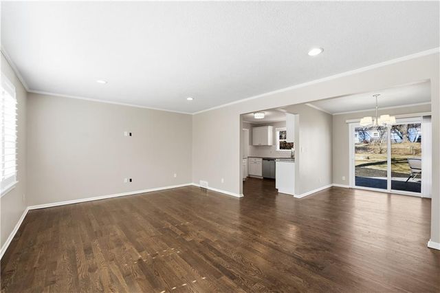 2512 W 77th Street, Prairie Village, KS 66208