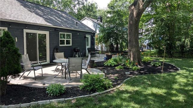 2512 W 77th Street, Prairie Village, KS 66208