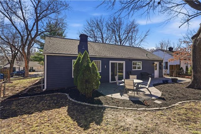 2512 W 77th Street, Prairie Village, KS 66208