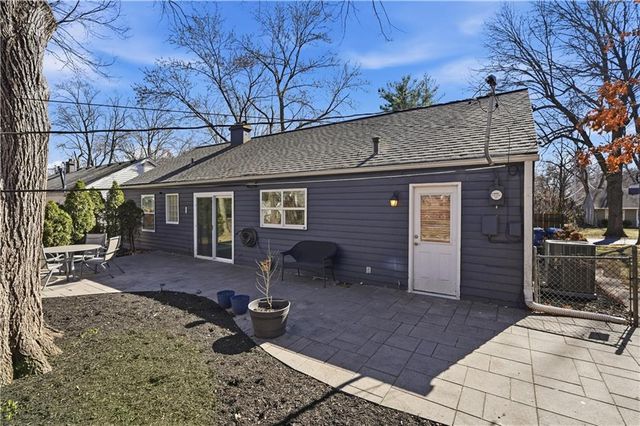 2512 W 77th Street, Prairie Village, KS 66208