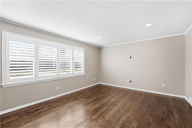 2512 W 77th Street, Prairie Village, KS 66208