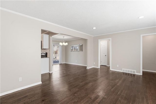 2512 W 77th Street, Prairie Village, KS 66208