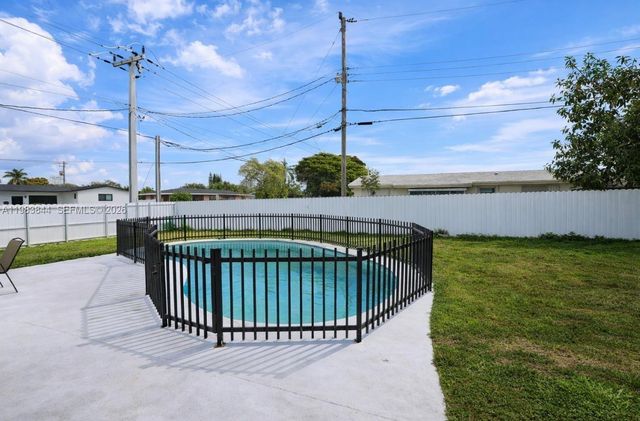 19835 NE 11th Ct, Miami, FL 33179