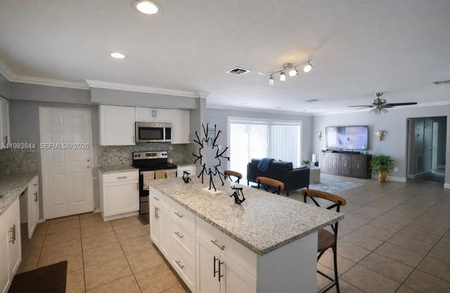 19835 NE 11th Ct, Miami, FL 33179