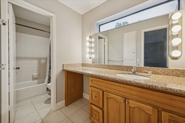 1615 Prairie Mark Lane, Houston, TX 77077