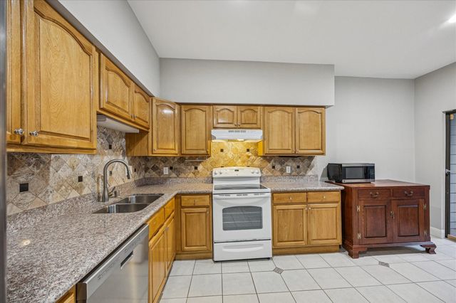 1615 Prairie Mark Lane, Houston, TX 77077