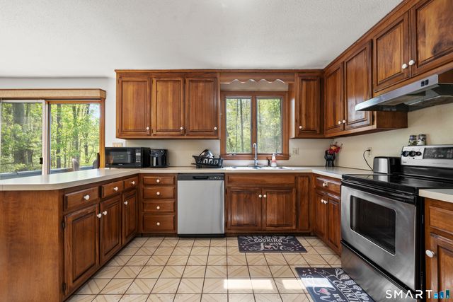 85 Mossa Drive, Bristol, CT 06010
