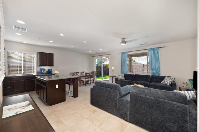 4038 Pinoche Peak Way, Rancho Cordova, CA 95742