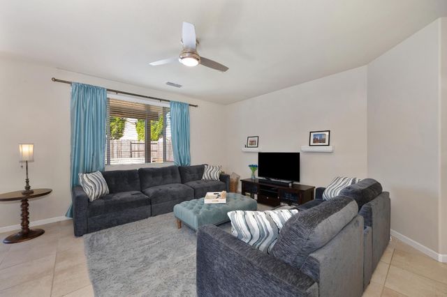 4038 Pinoche Peak Way, Rancho Cordova, CA 95742