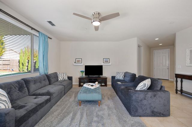 4038 Pinoche Peak Way, Rancho Cordova, CA 95742