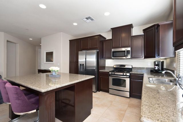 4038 Pinoche Peak Way, Rancho Cordova, CA 95742