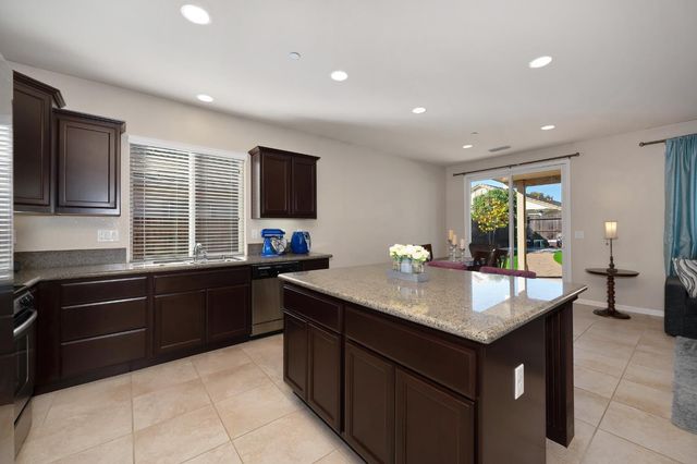 4038 Pinoche Peak Way, Rancho Cordova, CA 95742