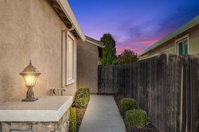 4038 Pinoche Peak Way, Rancho Cordova, CA 95742