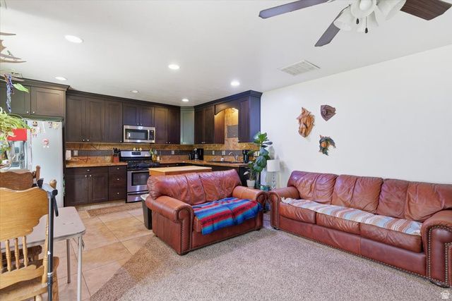 6237 W 4600 S, Hooper, UT 84315