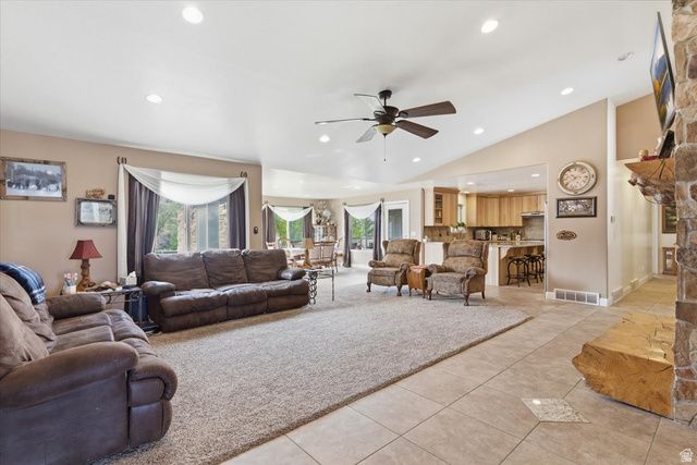 6237 W 4600 S, Hooper, UT 84315