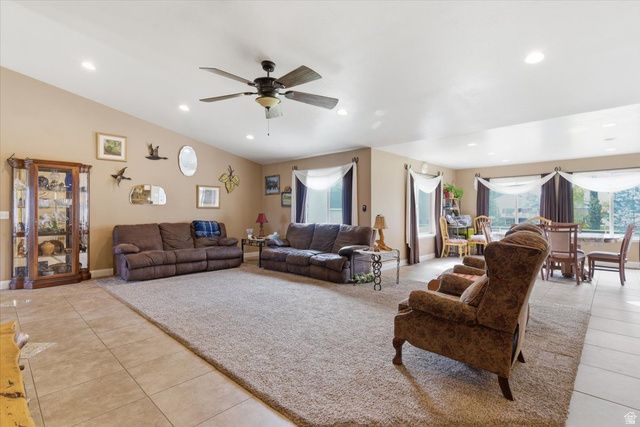 6237 W 4600 S, Hooper, UT 84315