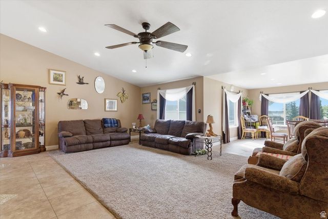 6237 W 4600 S, Hooper, UT 84315