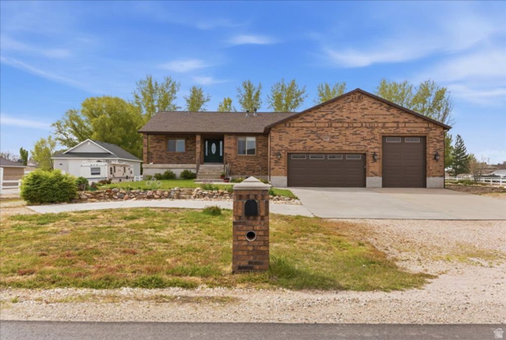 6237 W 4600 S, Hooper, UT 84315