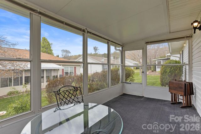 551 Woodfield Lane, Hendersonville, NC 28791