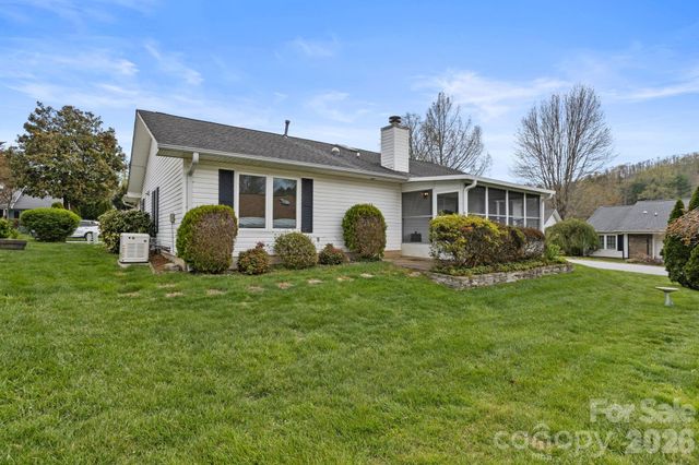 551 Woodfield Lane, Hendersonville, NC 28791