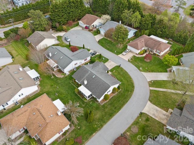 551 Woodfield Lane, Hendersonville, NC 28791