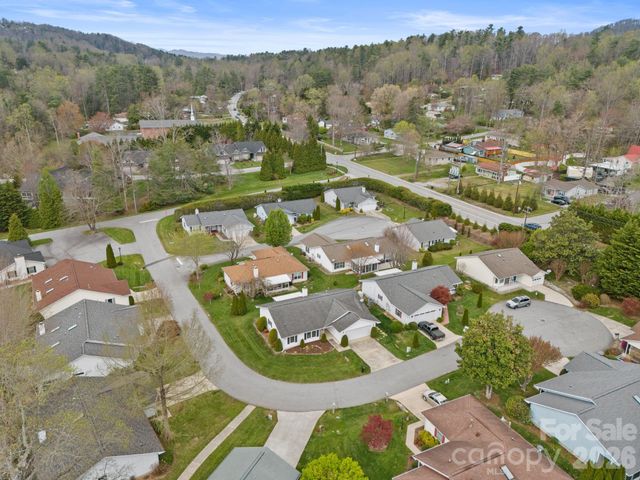 551 Woodfield Lane, Hendersonville, NC 28791