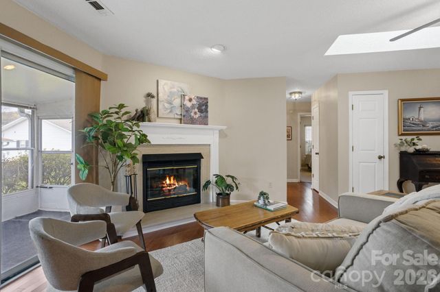 551 Woodfield Lane, Hendersonville, NC 28791