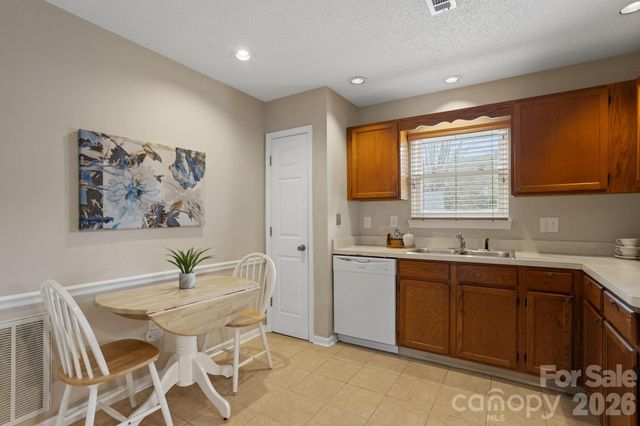 551 Woodfield Lane, Hendersonville, NC 28791