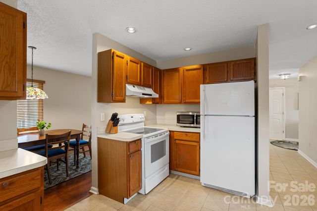 551 Woodfield Lane, Hendersonville, NC 28791