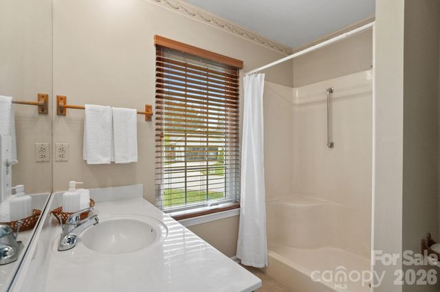 551 Woodfield Lane, Hendersonville, NC 28791