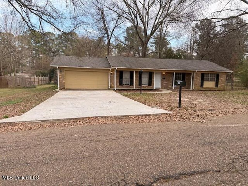 1953 Longwood Drive, Jackson, MS 39212