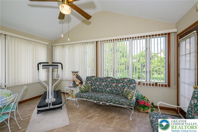 385 Apollo Drive, Bethlehem City, PA 18017