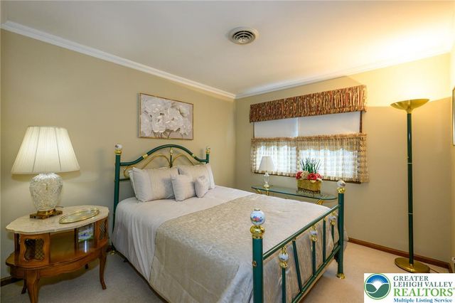 385 Apollo Drive, Bethlehem City, PA 18017