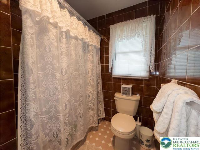 385 Apollo Drive, Bethlehem City, PA 18017